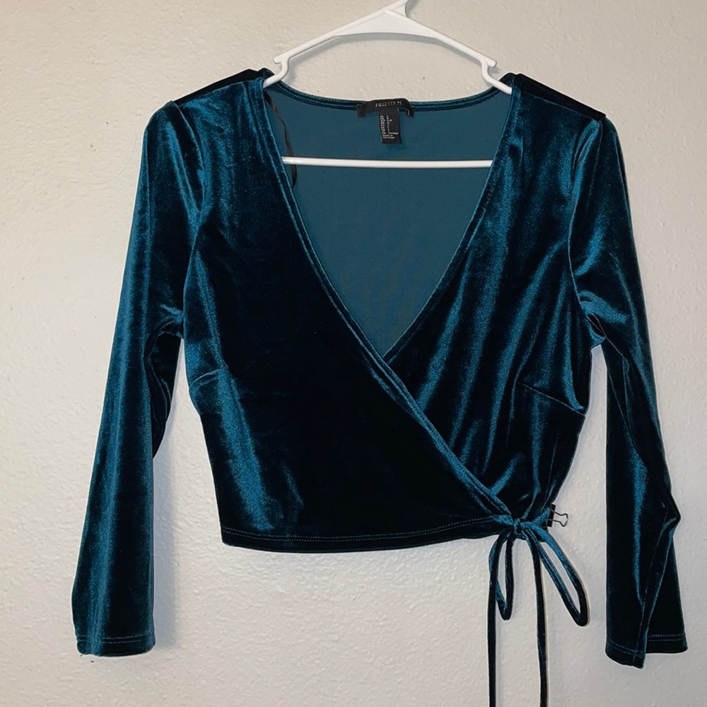 Forever 21 Blue Green Velvet Wrap Top V Neck Size Large